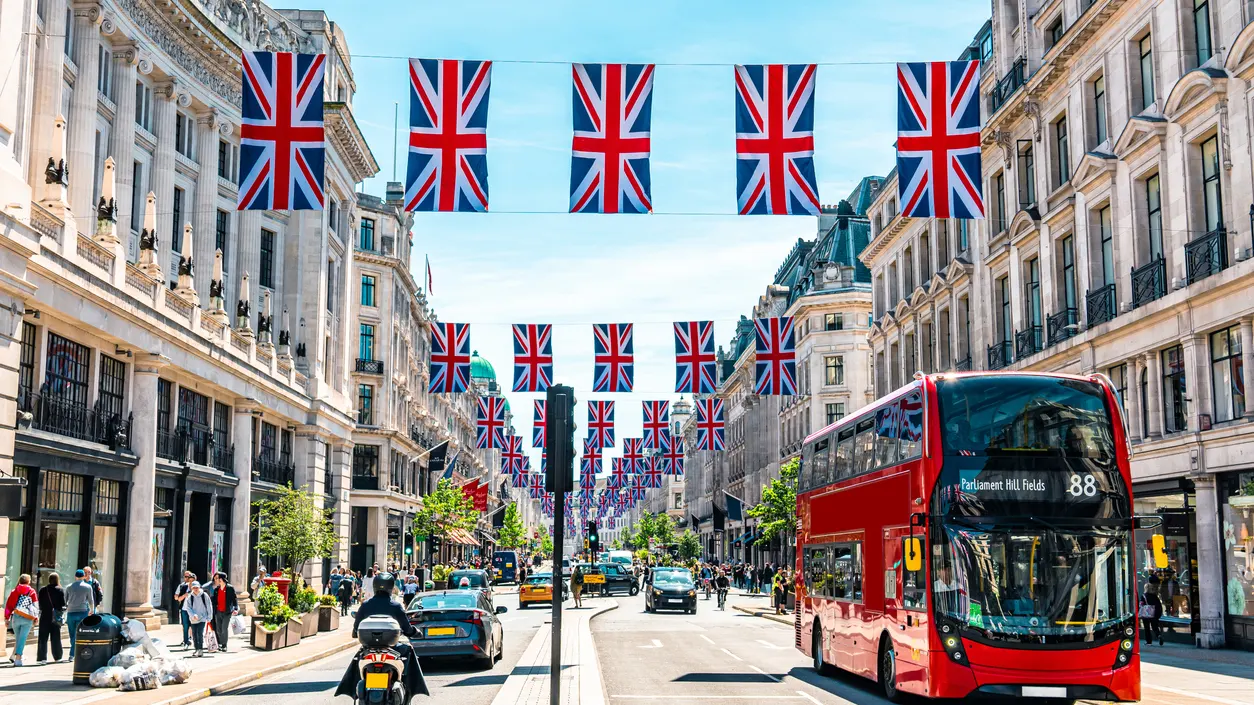 Image of busy Central London road