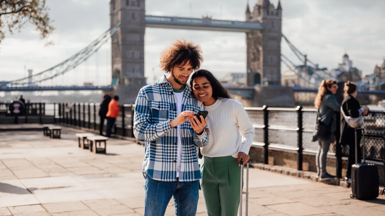 Image of London visitors looking for direction